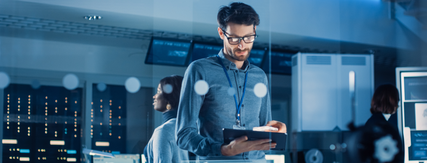 A male and a female IT professional are working in a computer laboratory